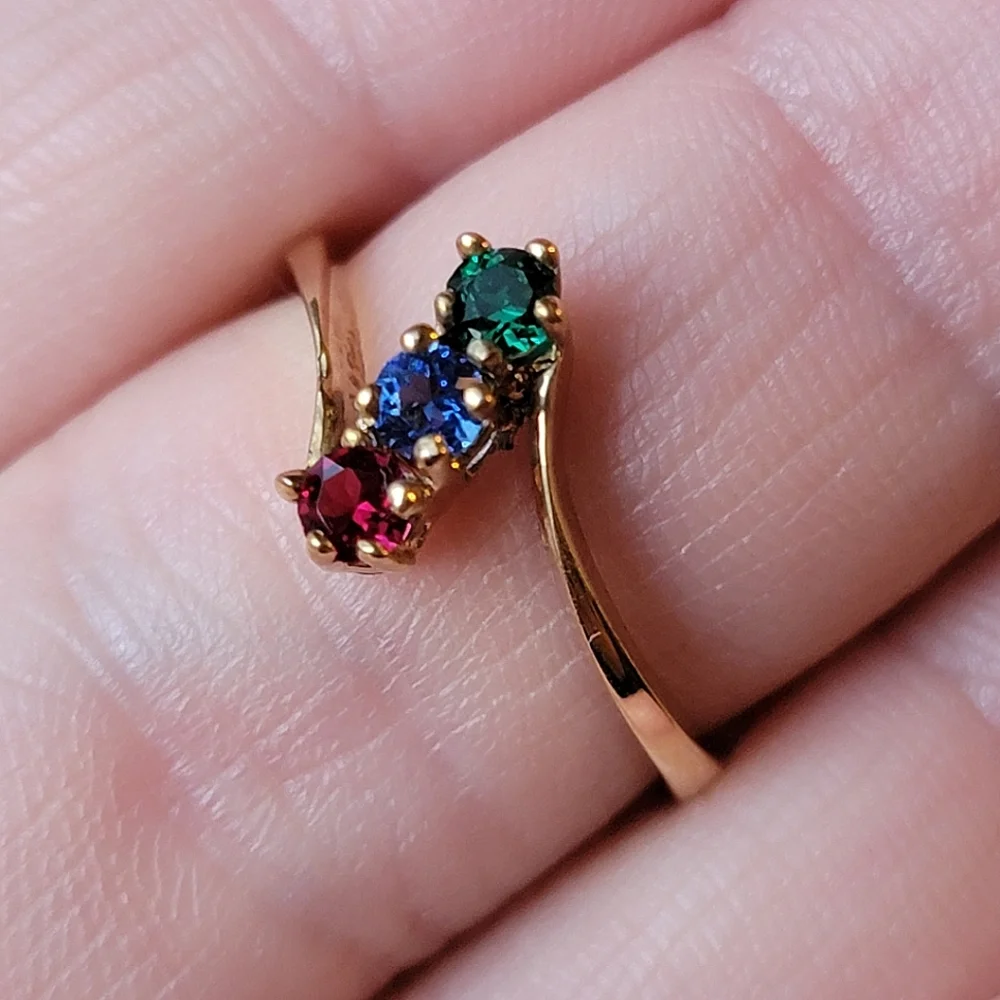 Vintage Triple Gemstone Ring Gold Tone Green Red Blue Simulated Stones Size 7.5